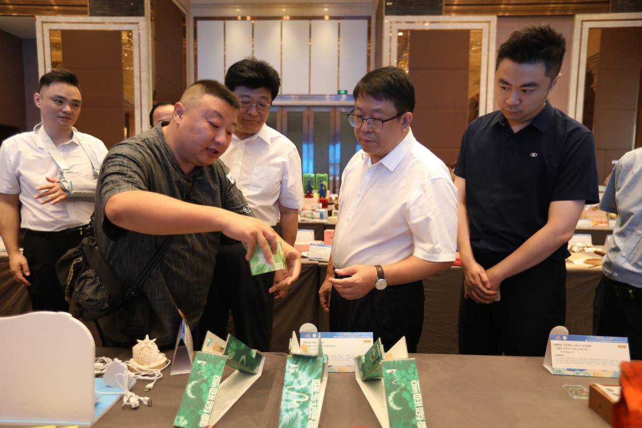 赛圆满收官 60件作品脱颖而出彰显“琼岛潮创”新魅力ky开元棋牌”南国“杯2025海南省第十届旅游商品大(图3) 赛圆满收官 60件作品脱颖而出彰显“琼岛潮创”新魅力ky开元棋牌”南国“杯2025海南省第十届旅游商品大(图3)