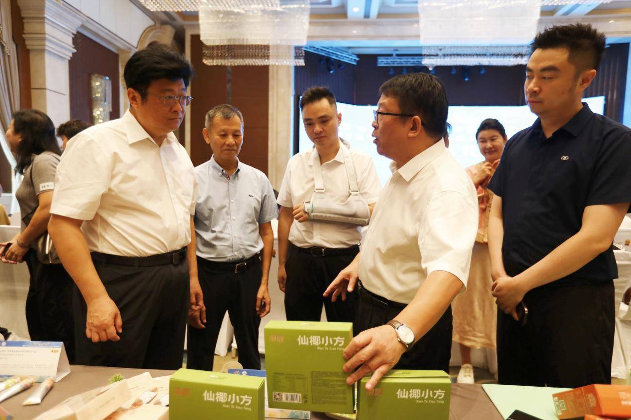 赛圆满收官 60件作品脱颖而出彰显“琼岛潮创”新魅力ky开元棋牌”南国“杯2025海南省第十届旅游商品大(图6) 赛圆满收官 60件作品脱颖而出彰显“琼岛潮创”新魅力ky开元棋牌”南国“杯2025海南省第十届旅游商品大(图6)